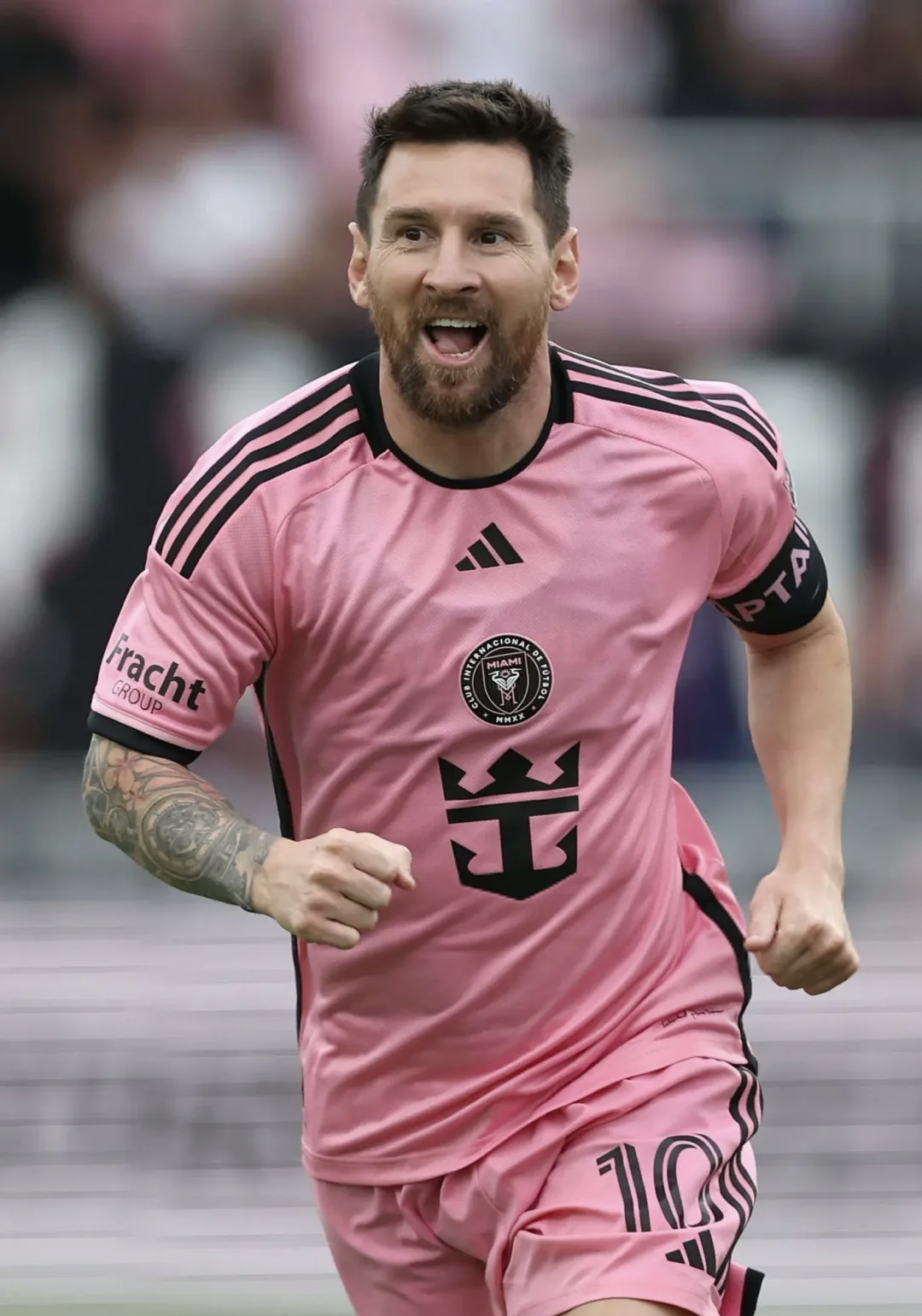 爱游戏下载平台包含梅西在DWG比赛中回归赛场，逆转引发热议！的词条